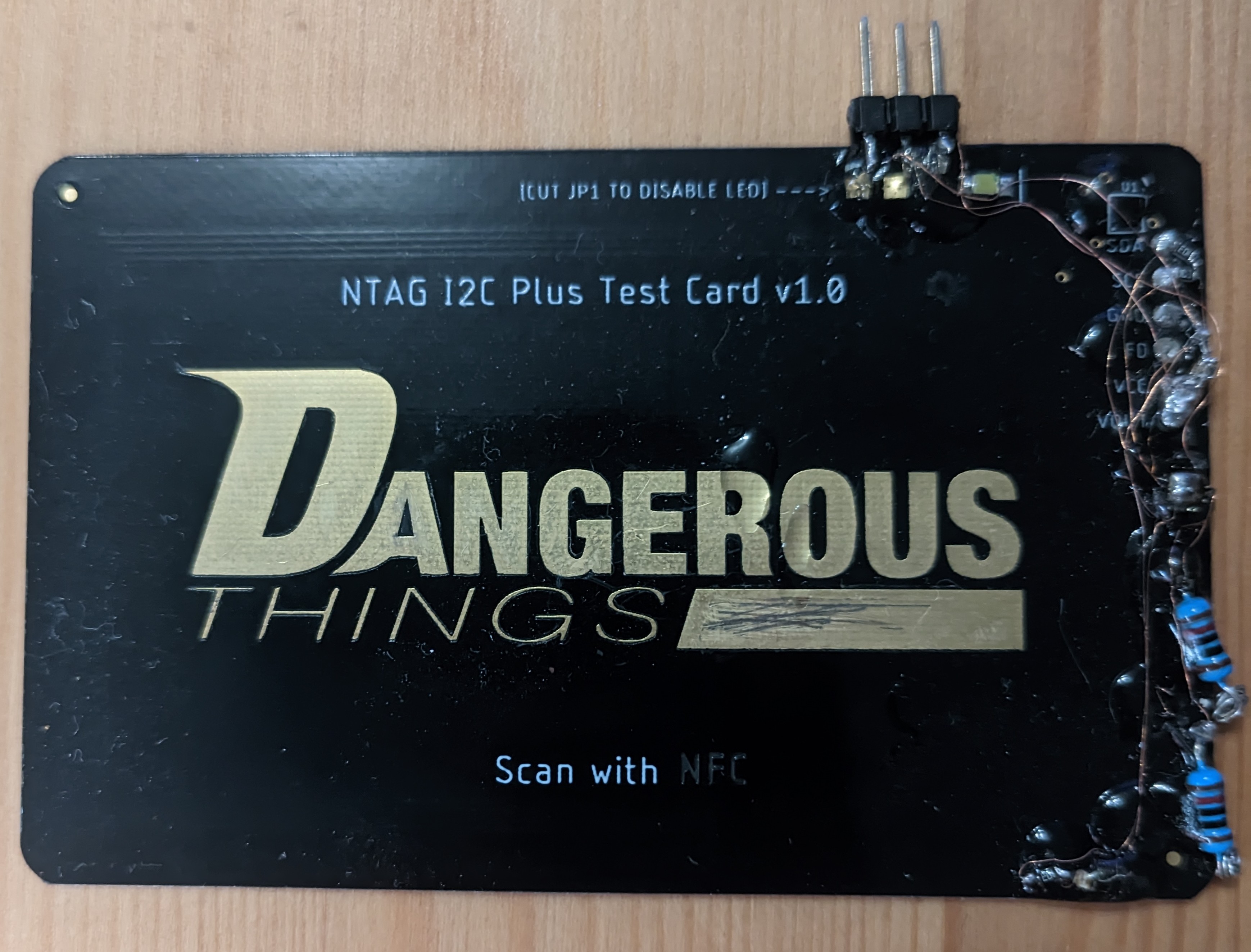 The dangerous things test card with the CH32 dead bugged into place